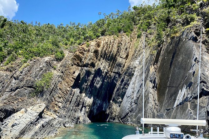 Full Day Snorkeling and Beach Hopping- 37' Intrepid - Lunch on the water and in town: how to use your food time well