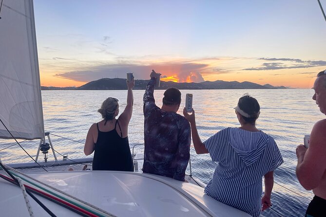 Turtles, Pizza Pi & Sunset trip - Drinks, snacks, and the vibe: what’s included on board